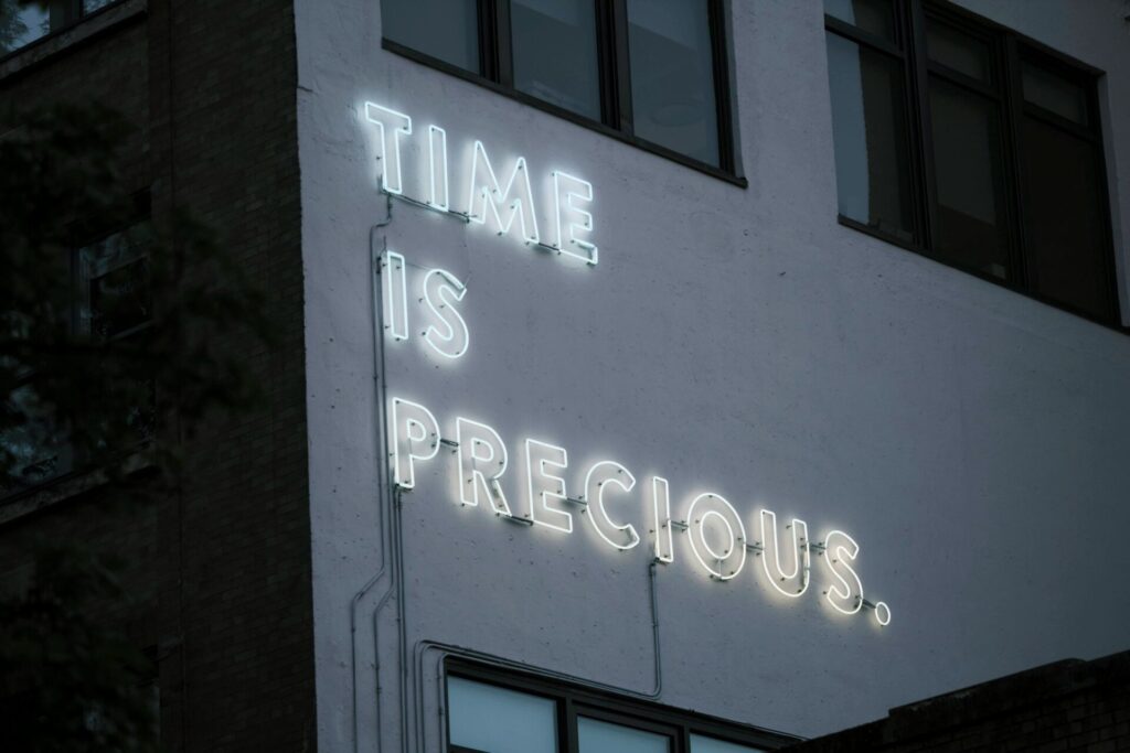 TIME IS PRECIOUSの電光掲示板