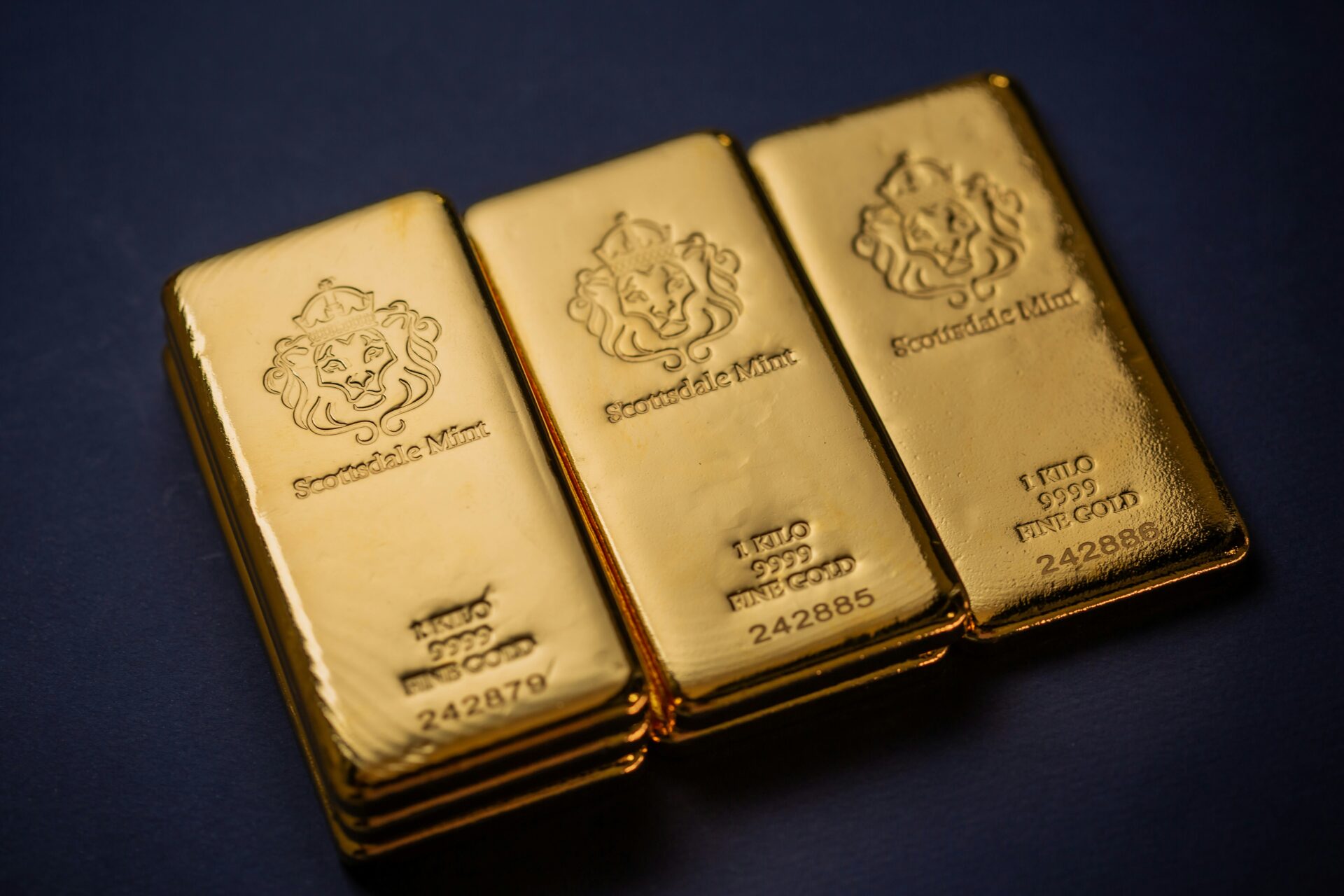 金の延棒３個