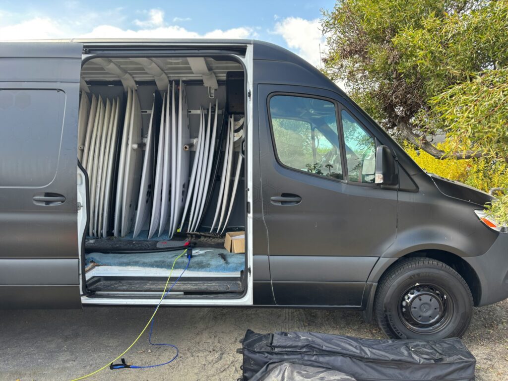 車にサーフボード沢山